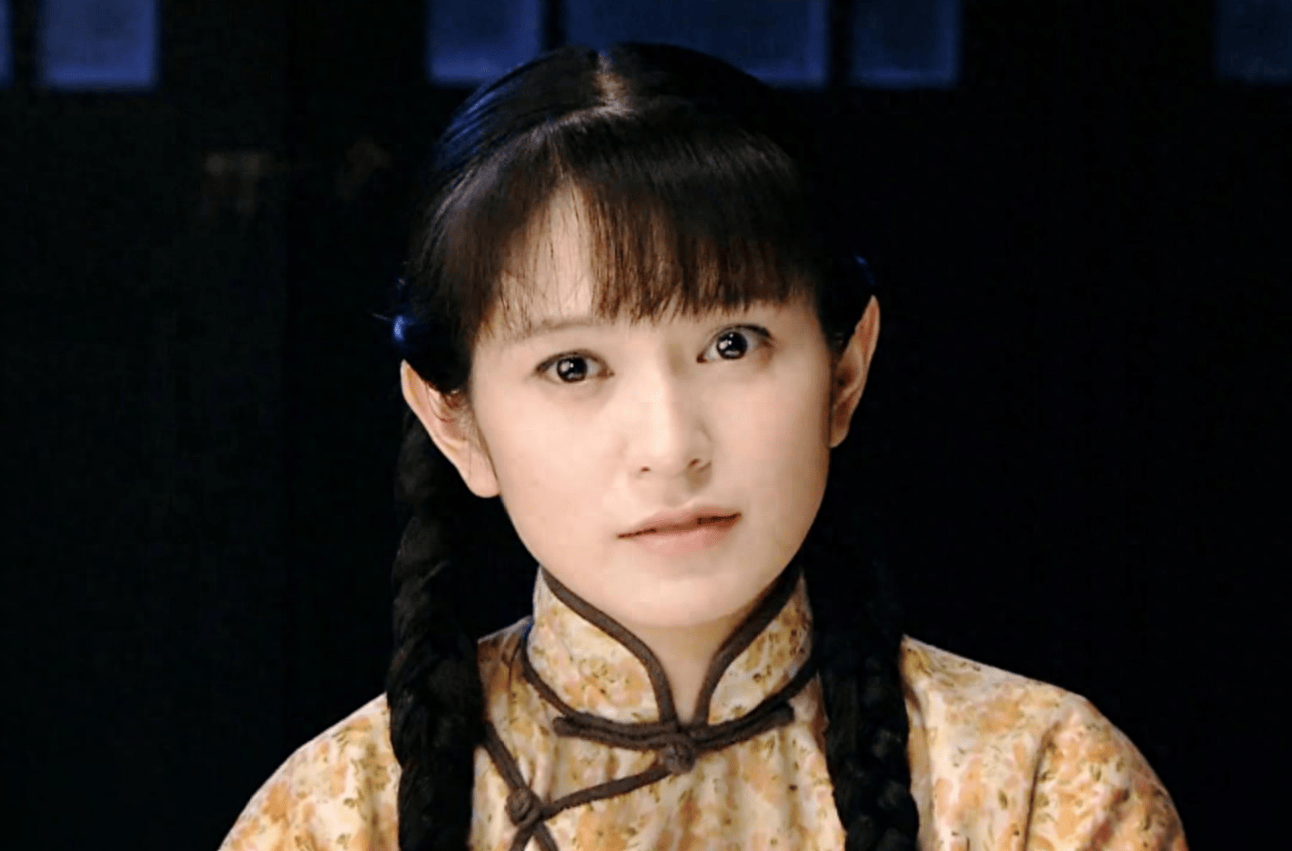 她父亲是编剧,母亲是演员,5岁和周润发合作,如今36岁不温不火_肖茵