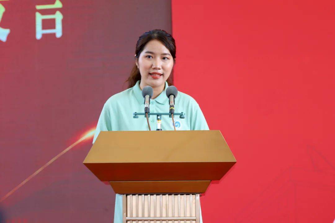 计算机与人工智能学院22软件技术208班刘建峰同学作为老生代表畅谈了