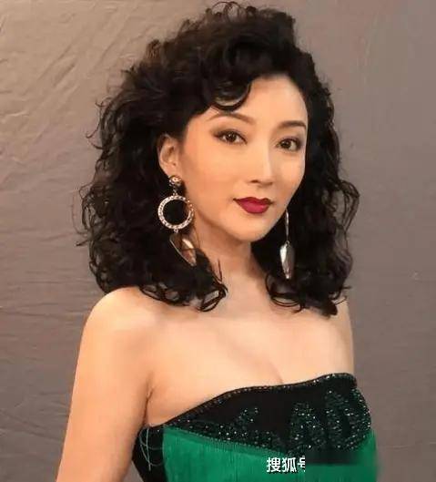 33岁刘芷希戴萌写真展现完美曲线,这美貌谁能抵挡?