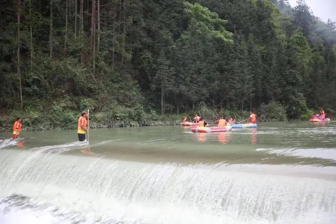 来贵州漂流一次，保守估计路上可捡三部手机。-贵州省哪里有漂流的地方