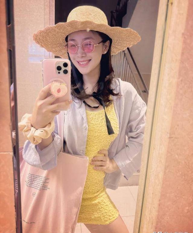 导演鄢颇的现任妻子图片