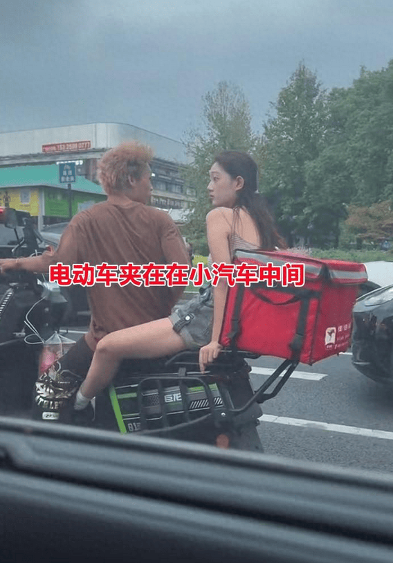 女生愿意坐男生电动车图片