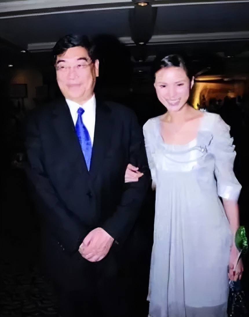 "李若彤还是不想分.郭应泉不管不顾,抛下李若彤,独自走了.