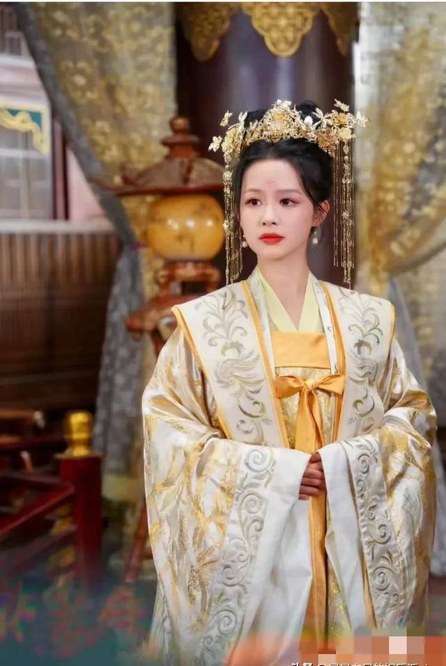 短剧女主甜心教主”余茵,小巧可爱,惹人怜爱,新剧上线!_赵英_剧情_宫斗