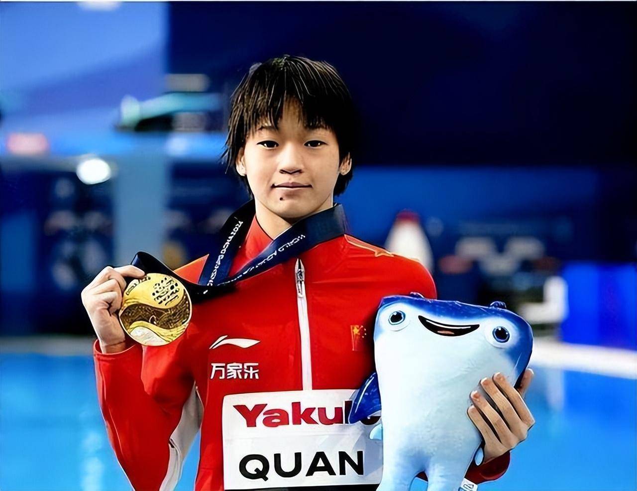 全红婵和众多明星合影刷屏,被陈若琳问体重:没有秤,称不了!