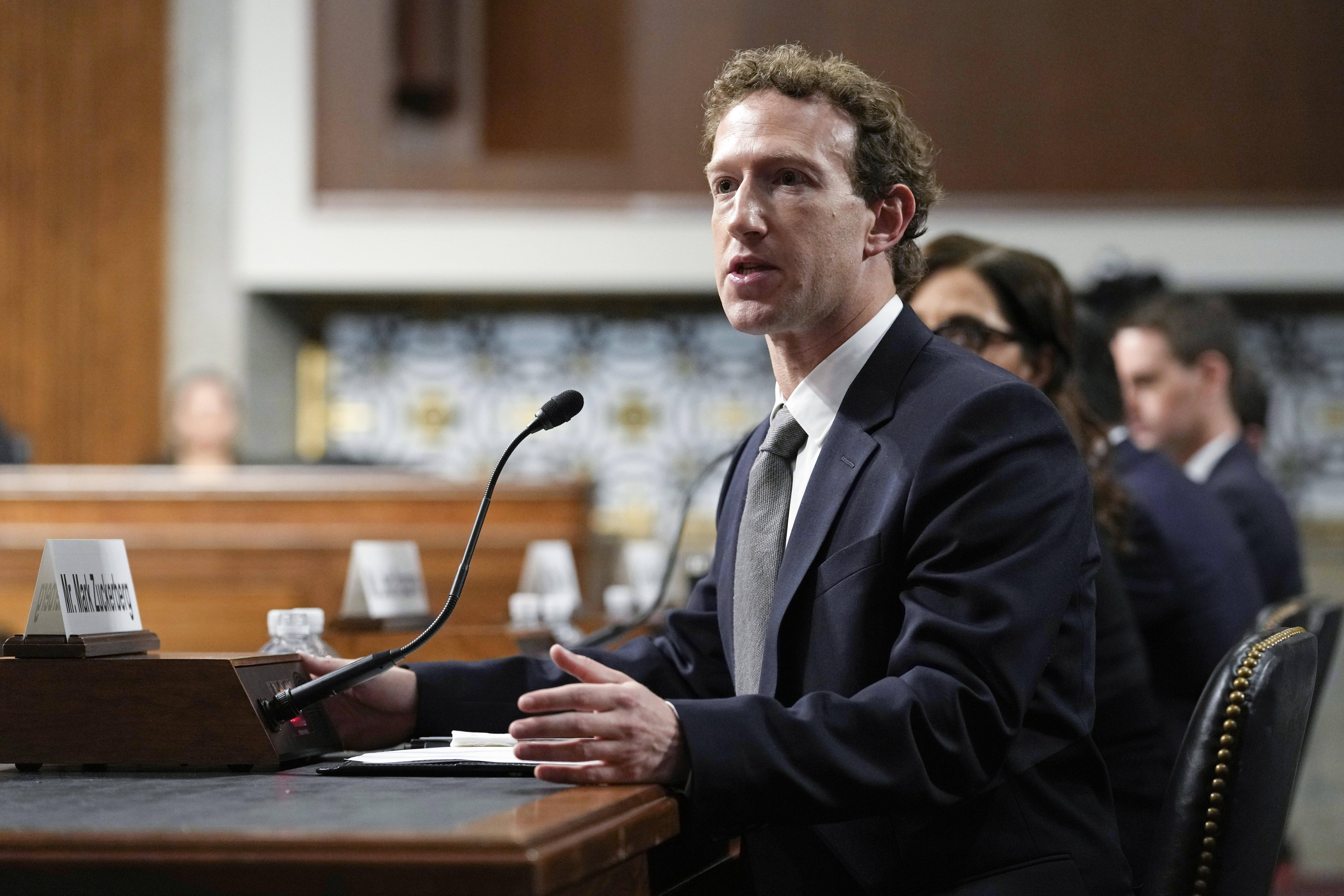 小扎预言：智能眼镜将无处不在，苹果Meta大战一触即发！-苹果智能眼镜有消息了吗