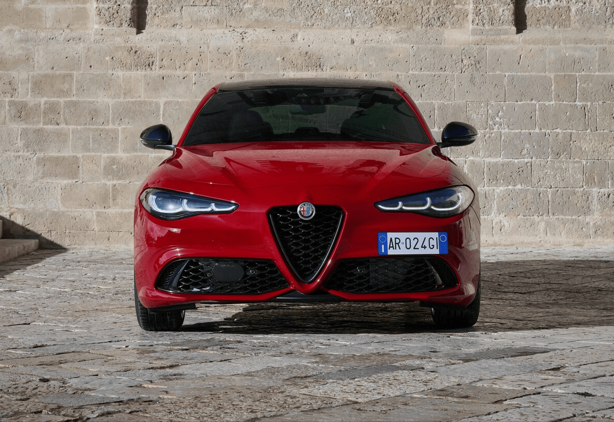 2025款阿尔法罗密欧Giulia和Stelvio海外发布，价格大幅上涨_搜狐网