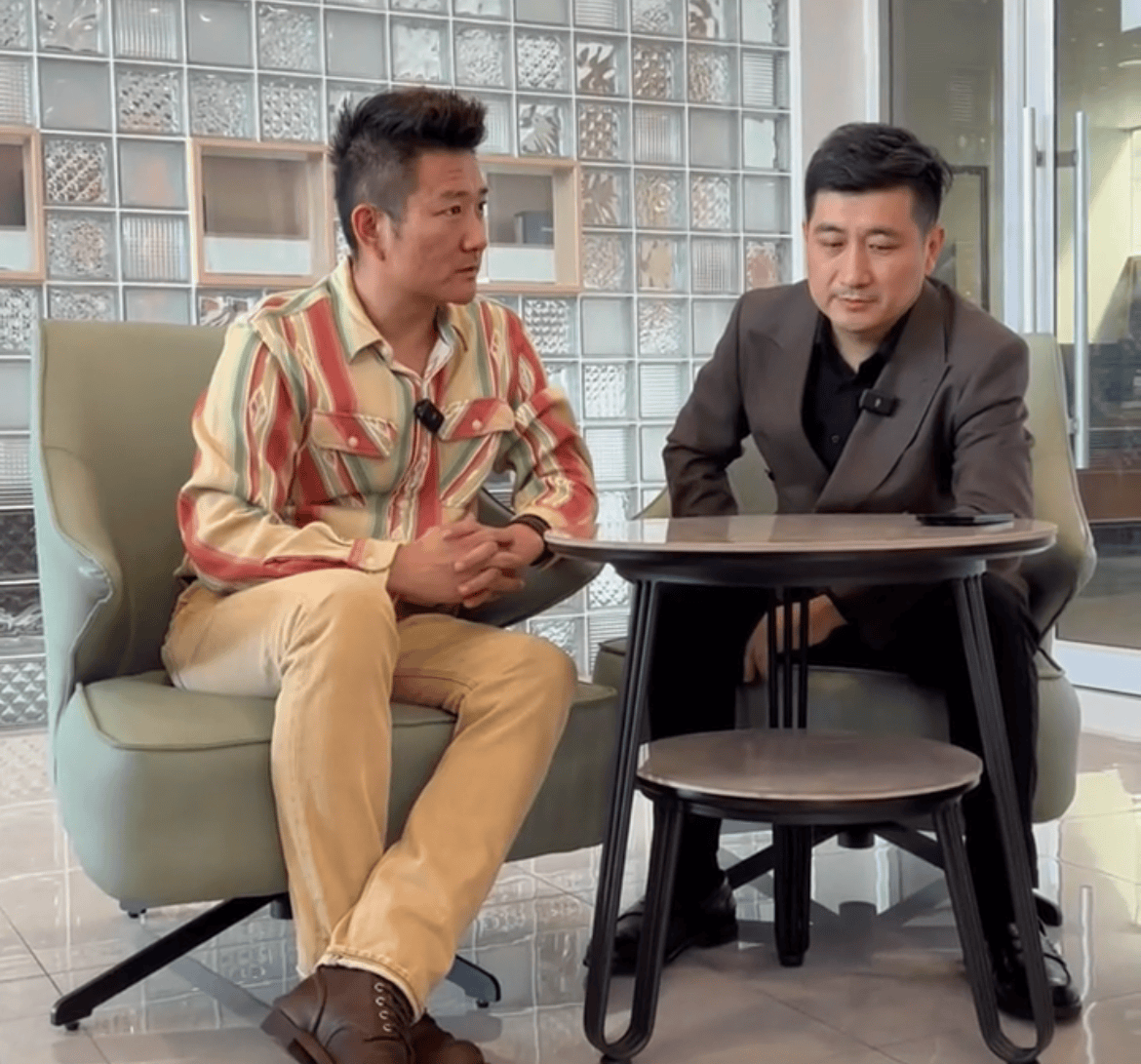 西蒙老杜自曝重要决定!已谈下两家国企,欠债3个亿妻子憔悴现身