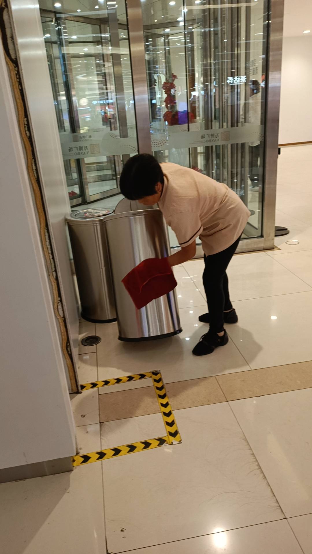 拾金不昧暖人心,传递社会正能量
