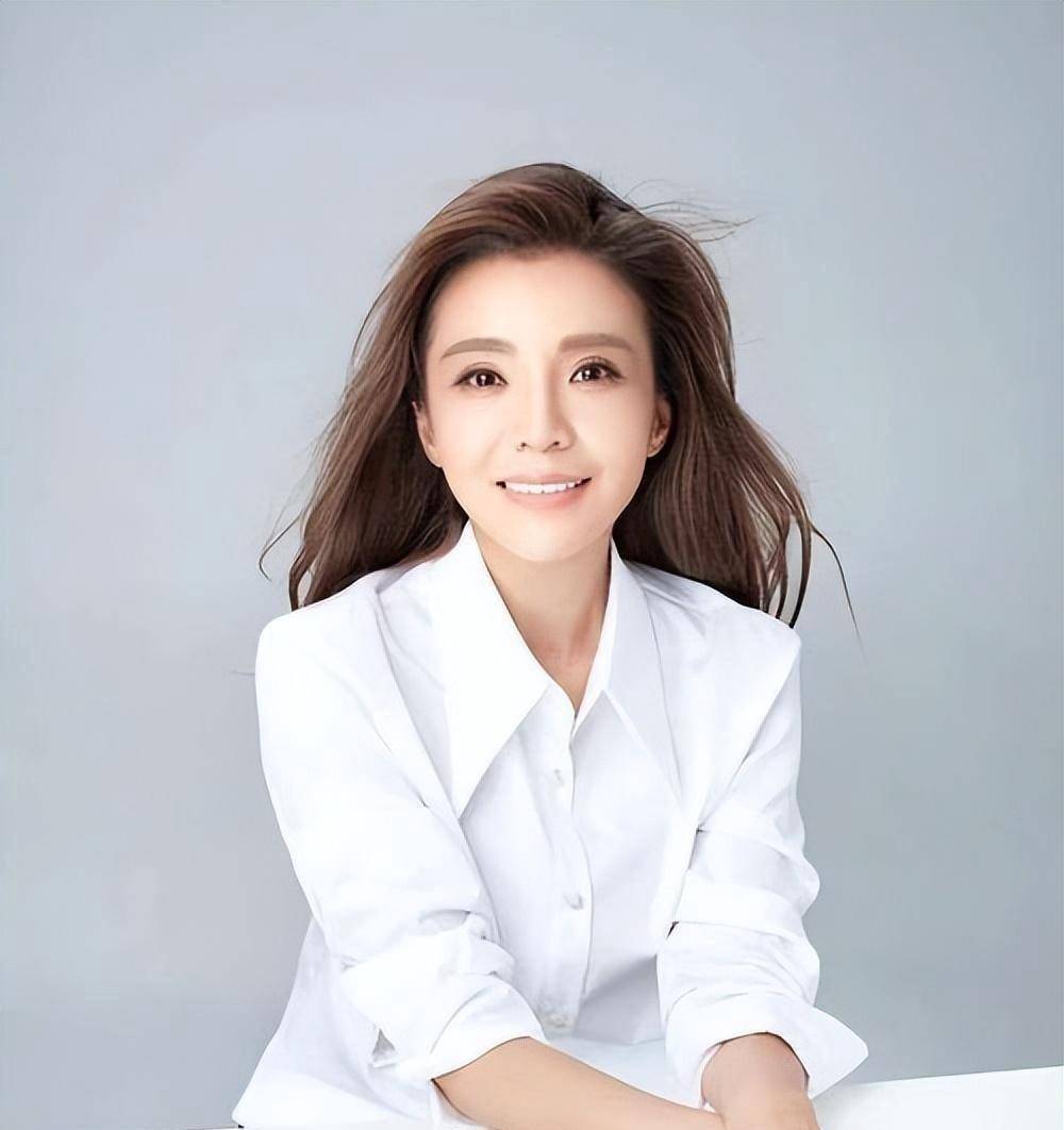 主持人朱迅 来自搜狐网