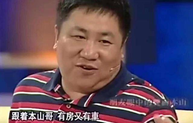 一次节目中,鲁豫问赵本山:"听说你在东北吃饭都不用付钱?