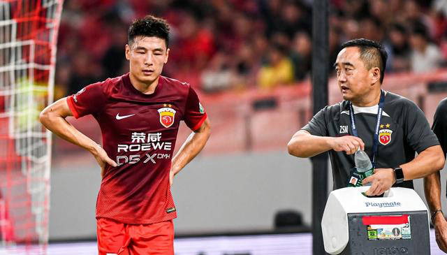 海港6场不败，2-1胜青岛西海岸反超申花登顶！武磊伤退，奥斯卡双响-海港足球比赛直播2024年第七轮