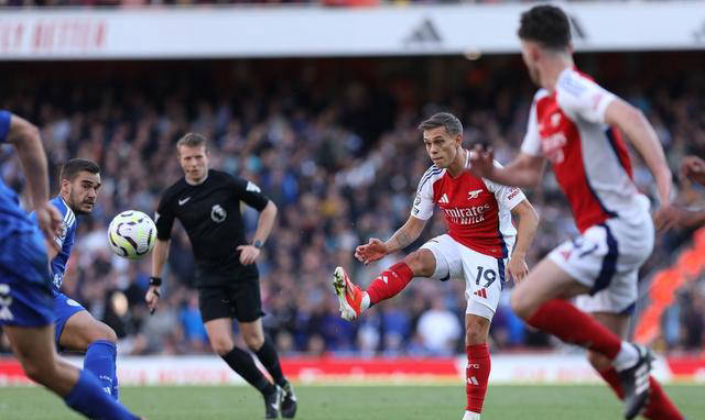 阵地作战不可或缺：阿森纳4-2胜莱斯特城-阿森纳莱斯特城夺冠