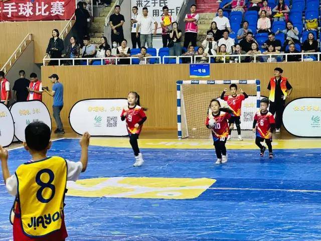 郑州一八学校·幼儿园(普罗旺世校区)手球健儿勇夺冠军