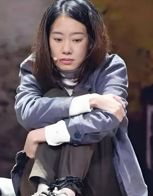 38岁张小斐与贾玲分道扬镳"被困了8年,终于自由了!