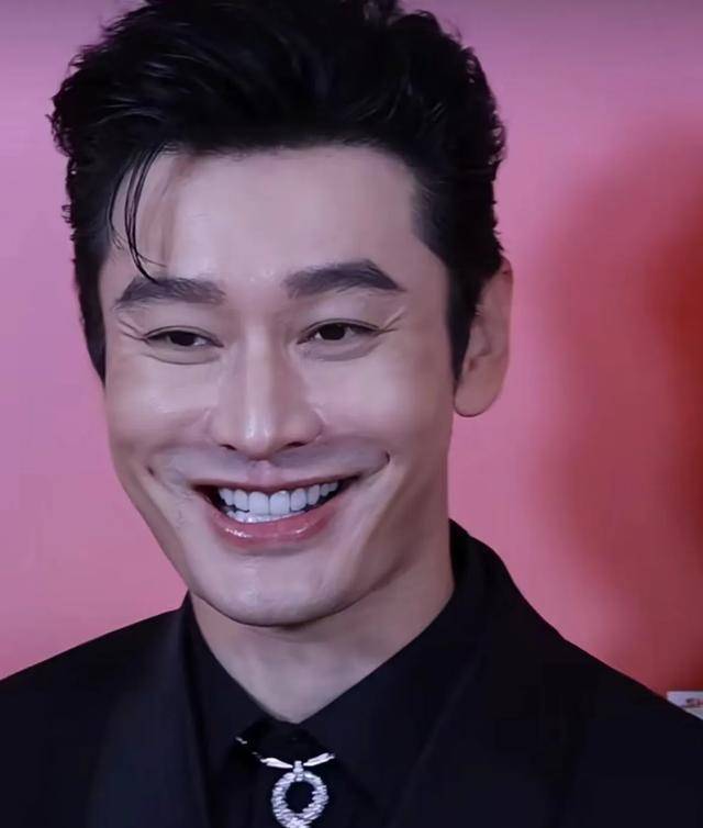 angelababy拿到高奢全球代言,黄晓明戴了假发套被全网嘲