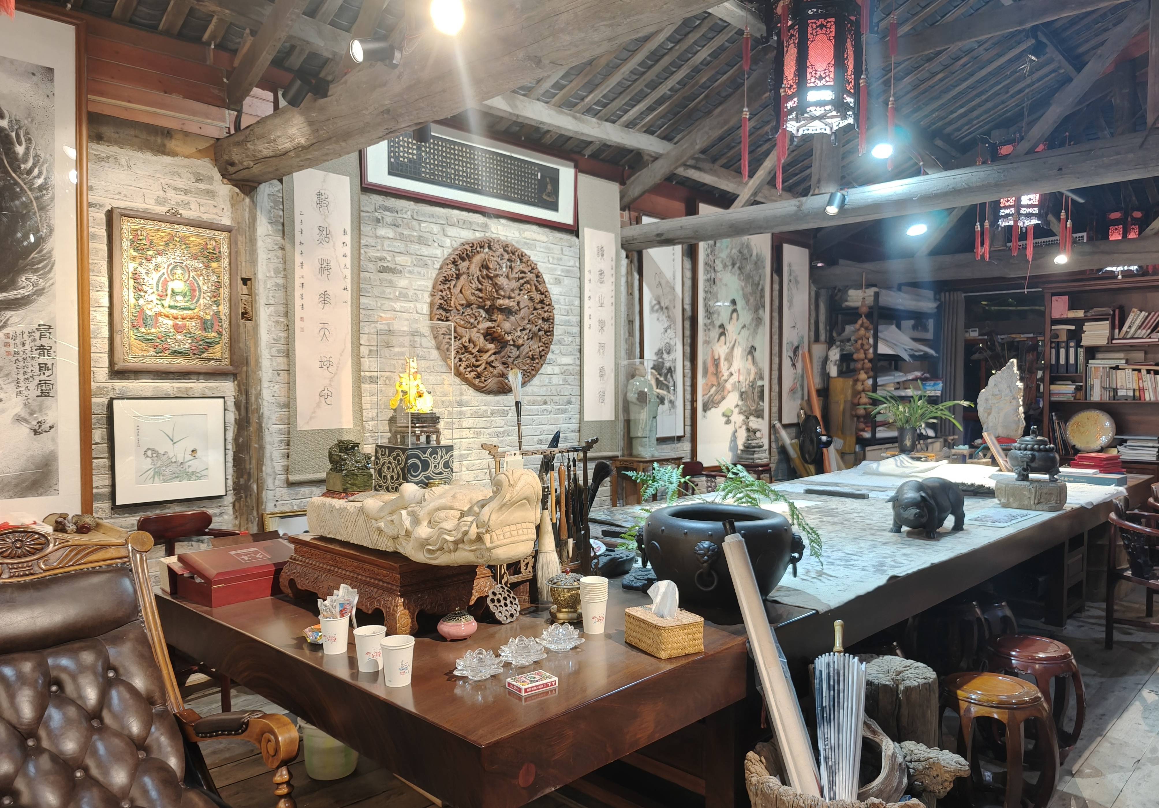 走近画龙人一一卧龙著名画家贺鲲昇先生书画工作室交流之旅