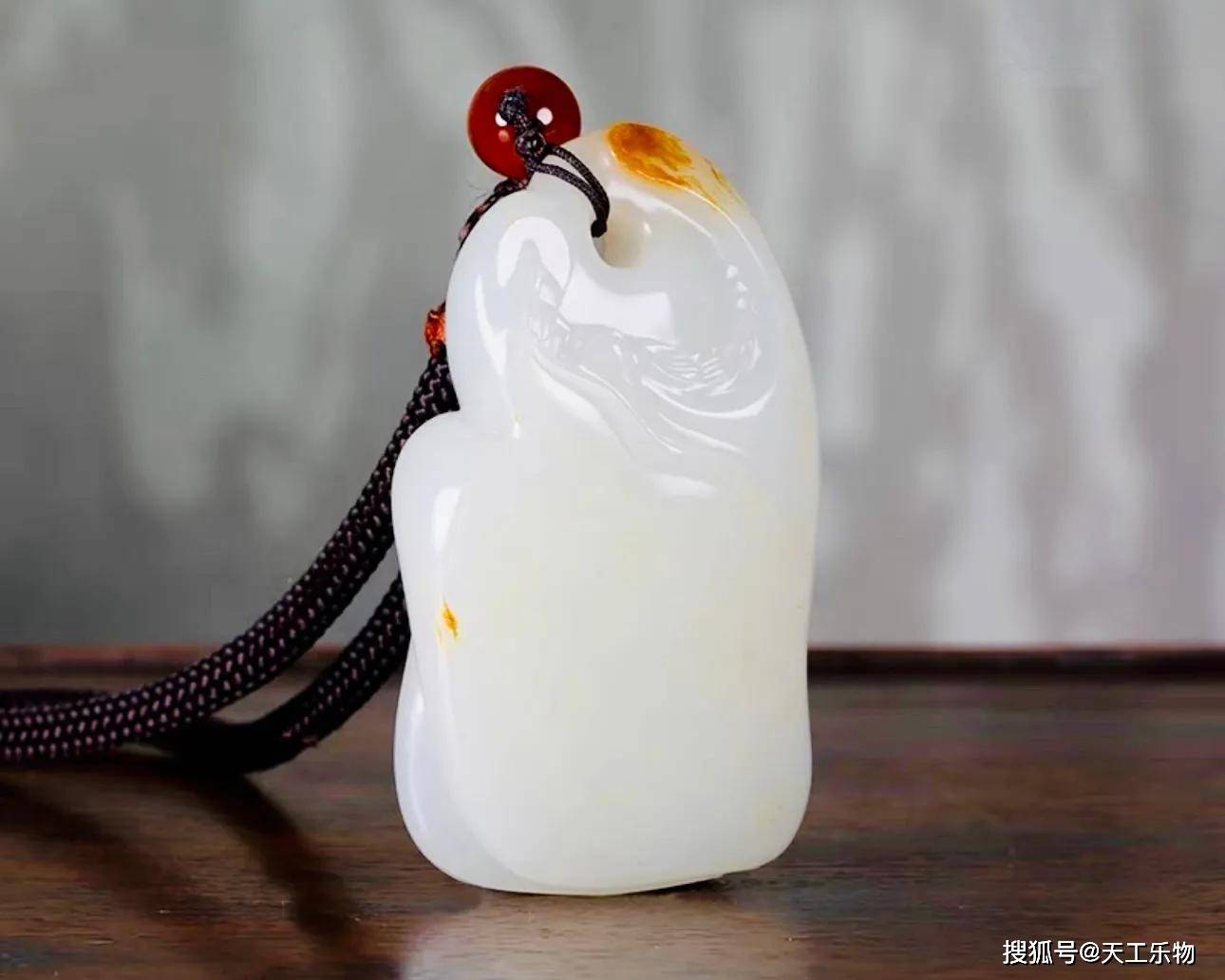 最美的极品和田玉！羊脂玉都有哪些特点？_搜狐网