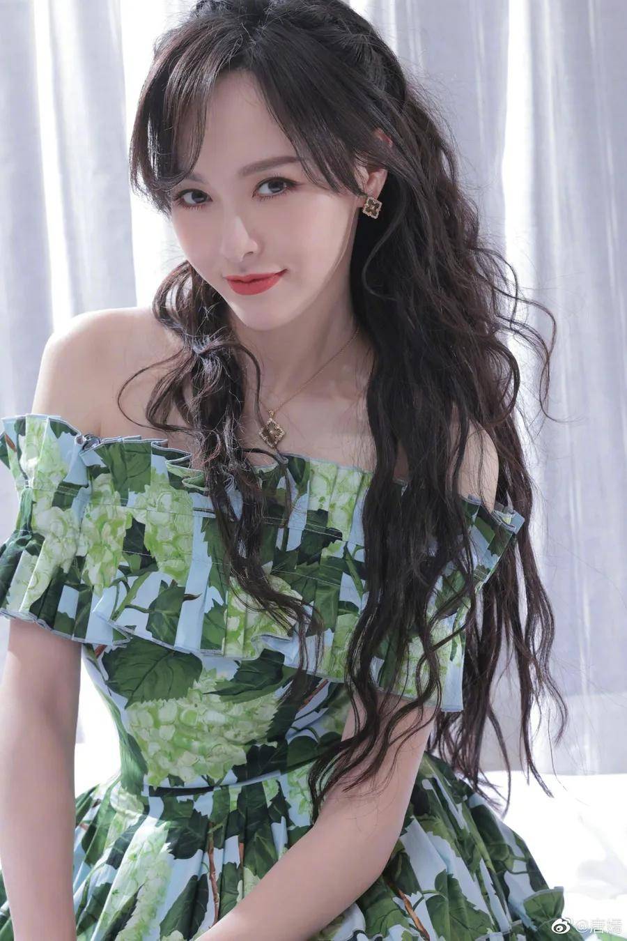 【绝美揭秘】唐嫣最新写真集,甜美公主到酷飒女神的华丽蜕变,你准备好