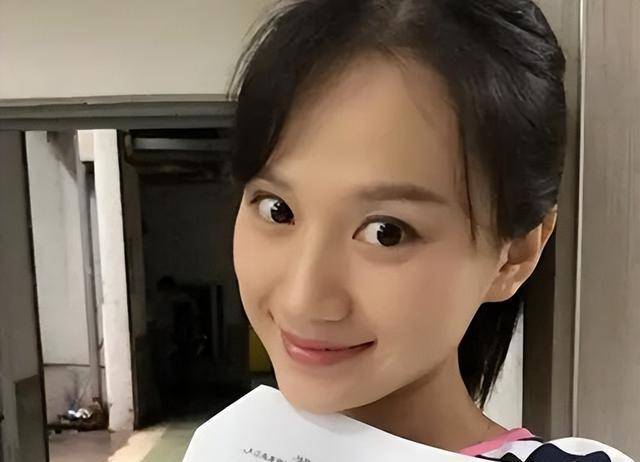 35岁的广州演员龚洁影,戏里是康天庥的前女友现实中是邝祖乐妻子