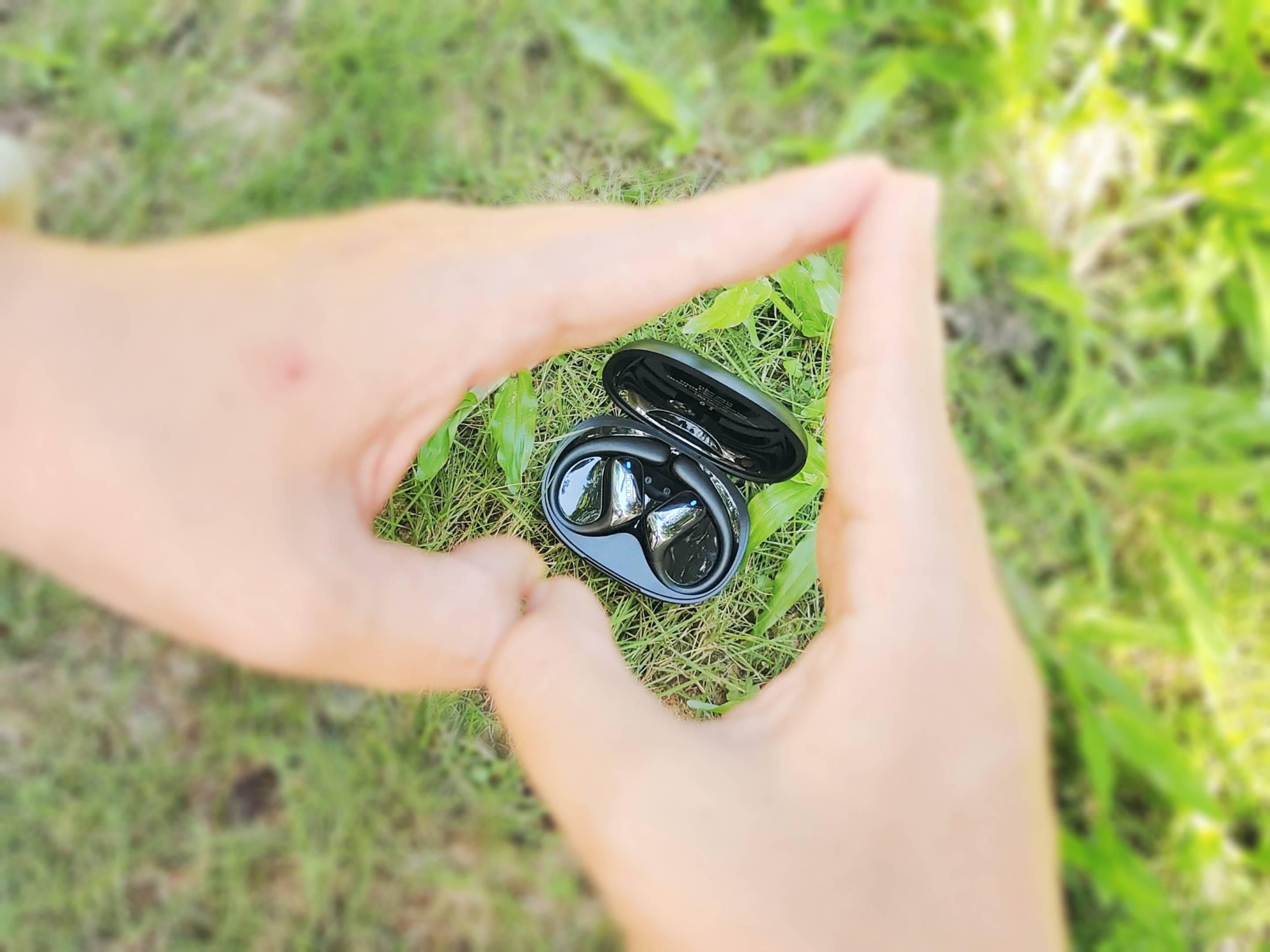 塞那G3s挂耳耳机，轻薄如云，更适合女孩子使用