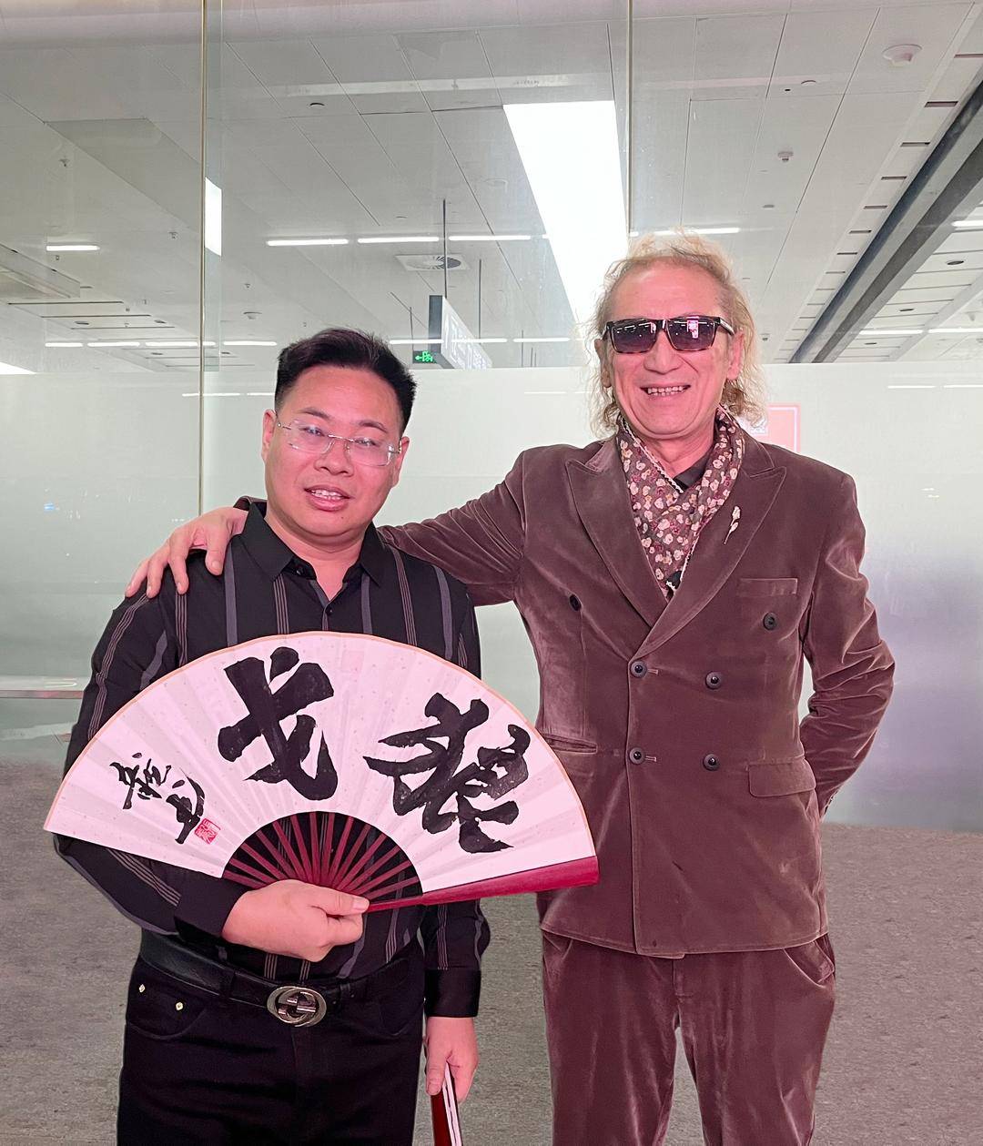 资深传媒人,文化学者张龙为狼戈题字 张龙龙书书法祝狼戈艺术生涯蒸蒸