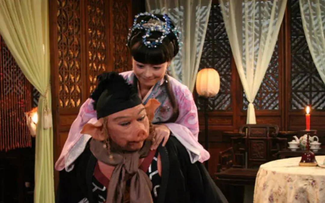 嫦娥在天庭没有后台,猪八戒调戏嫦娥,为什么被罚那么惨?