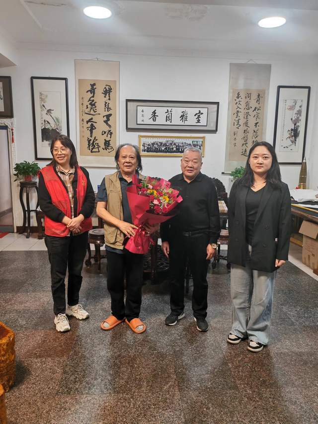 10月11日,项城市水寨街道小新庄社区书记张付岭,干部王艳,郭梦丽开展