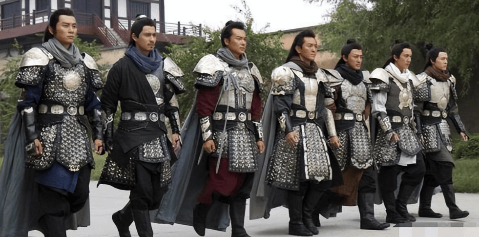 她是杨家将中的"老寿星",见证了杨家十代人物,为七代当主心骨