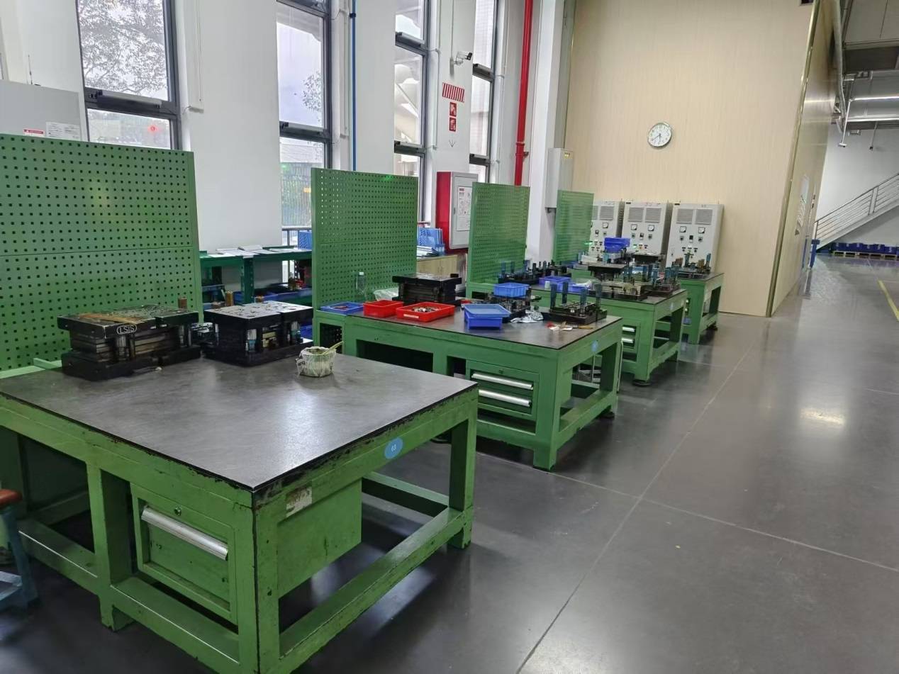 钢板钳工工作台