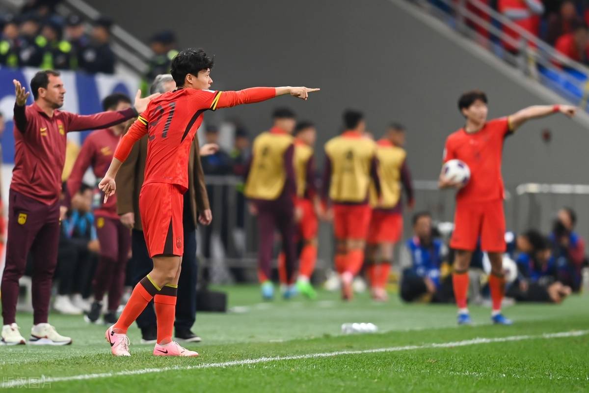 一场2-1揪出国足最大水货,赛后遭队友伤口撒盐,对巴林不能用了