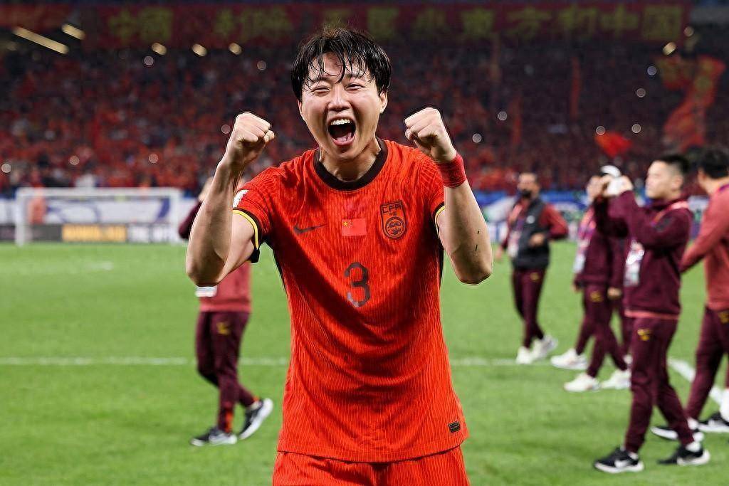 范志毅称赞高准翼的助攻:传球世界级,这个球传得有点像他爸