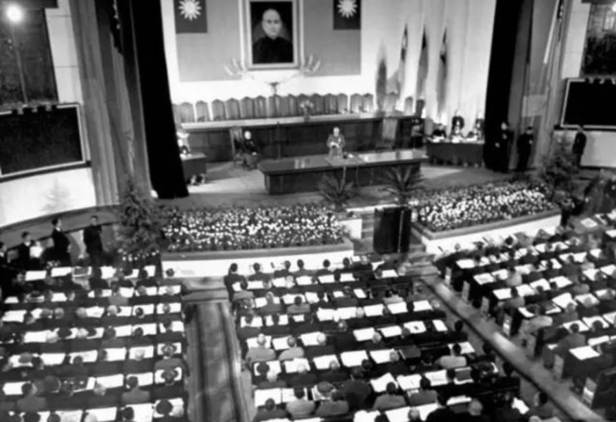 然而,令大家意想不到的是,总统的竞选上却出现了一个人,他叫居正,这