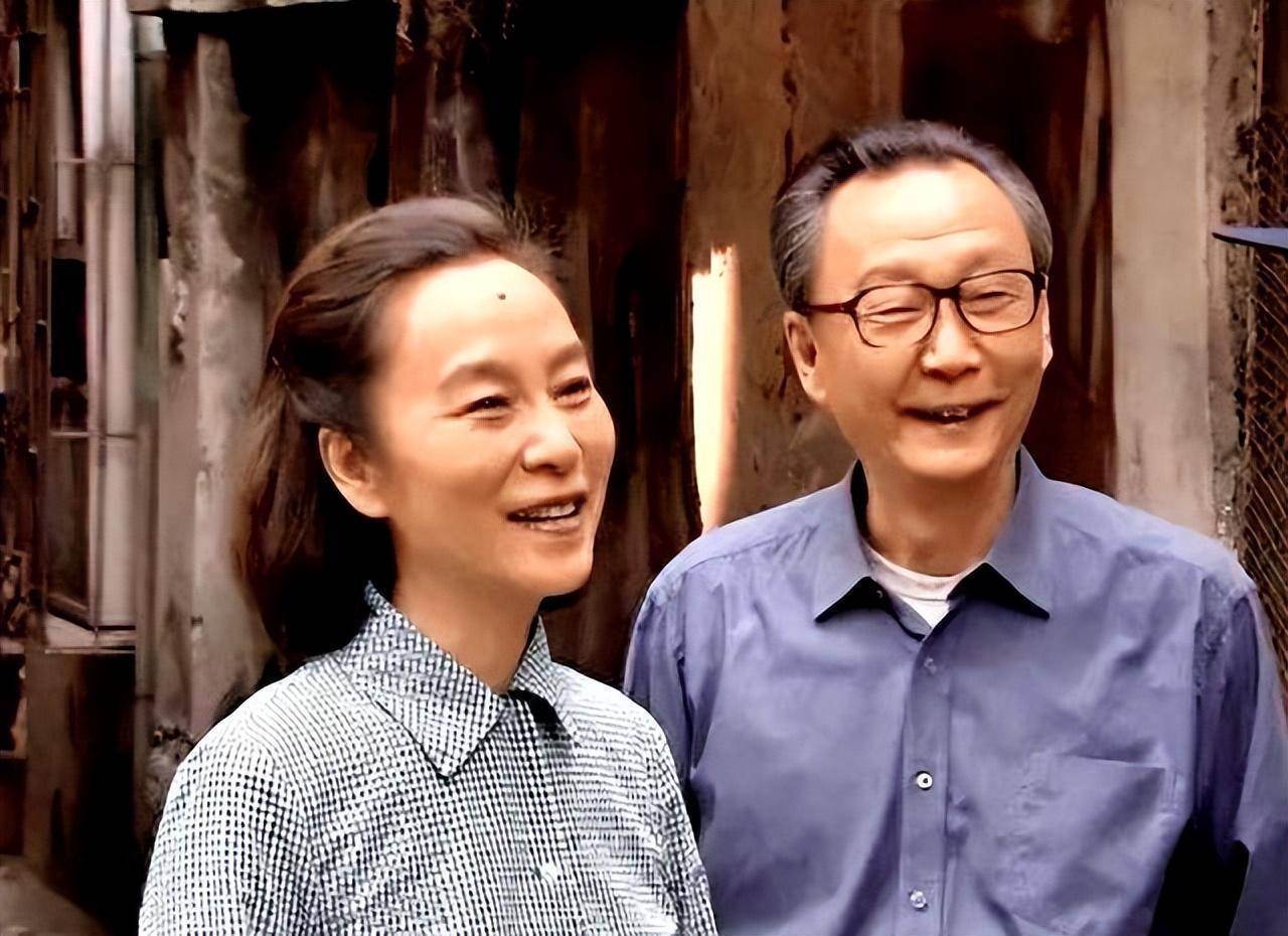 当时的周野芒可是凭借《水浒传》中的"林冲"一角红遍大江南北.