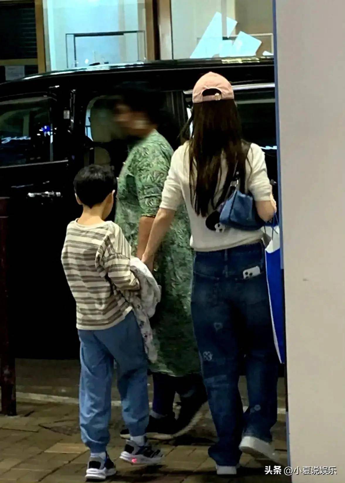 angelababy小海绵香港逛街,网友:简直是行走的"时尚教科书"!