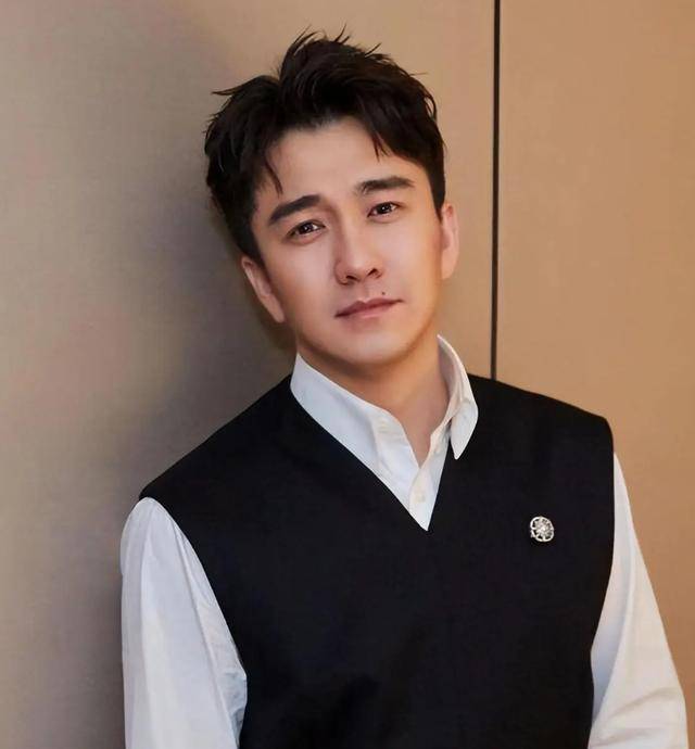 只有在了解了她的个人情况后,我才发现她竟然是翟天临的恋人.