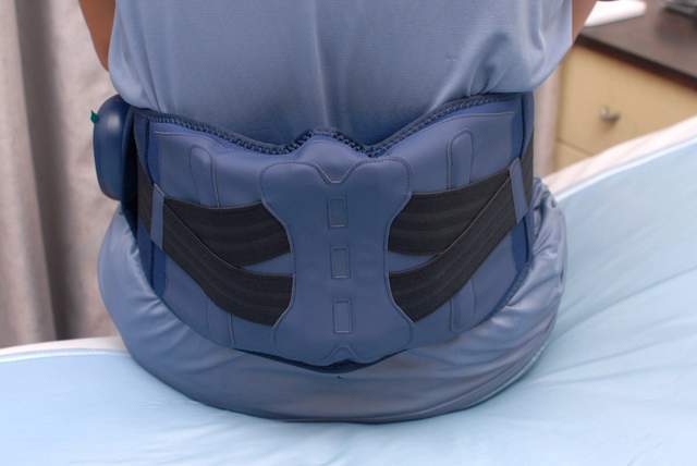 气囊震动双驱动,按摩仪护腰新选择:未野AGVIEE腰部按摩器测评