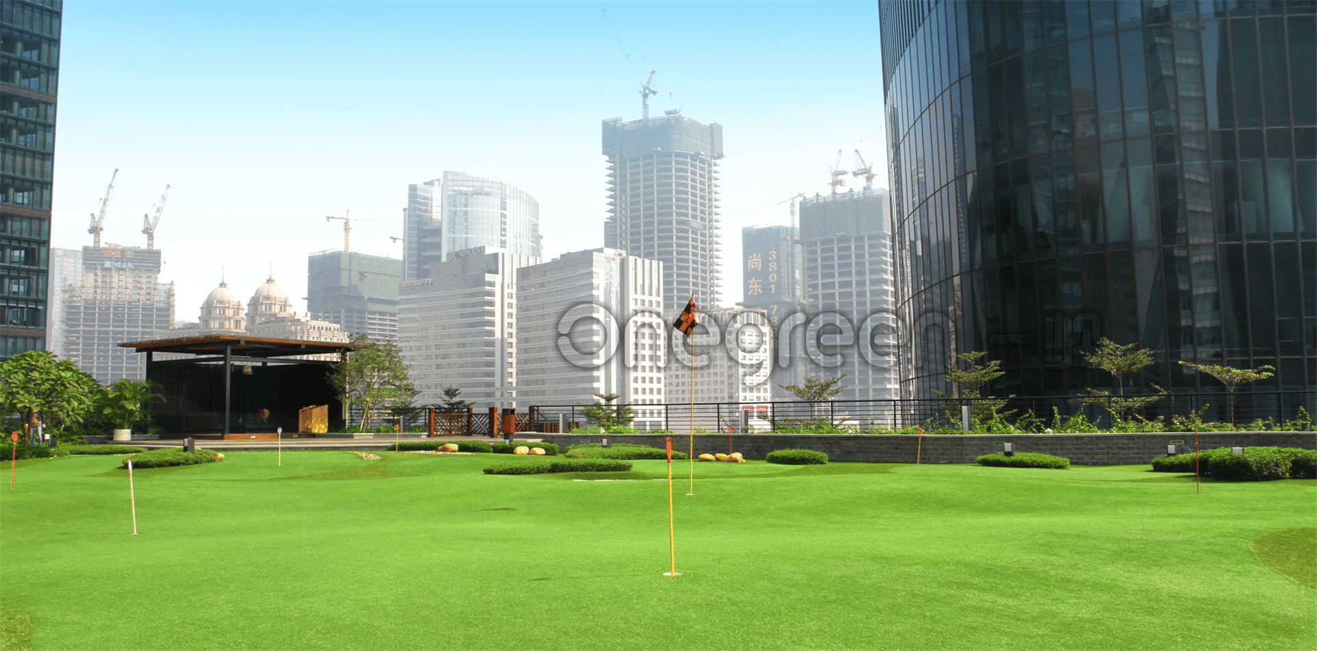 如何在屋顶设计一个迷你高尔夫场地