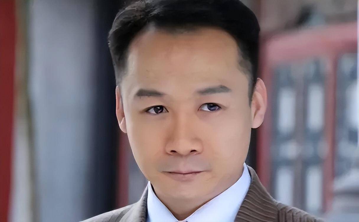 于是高虎决定帮助他,利用自己的人脉与资源,让黄渤也进入了娱乐圈.