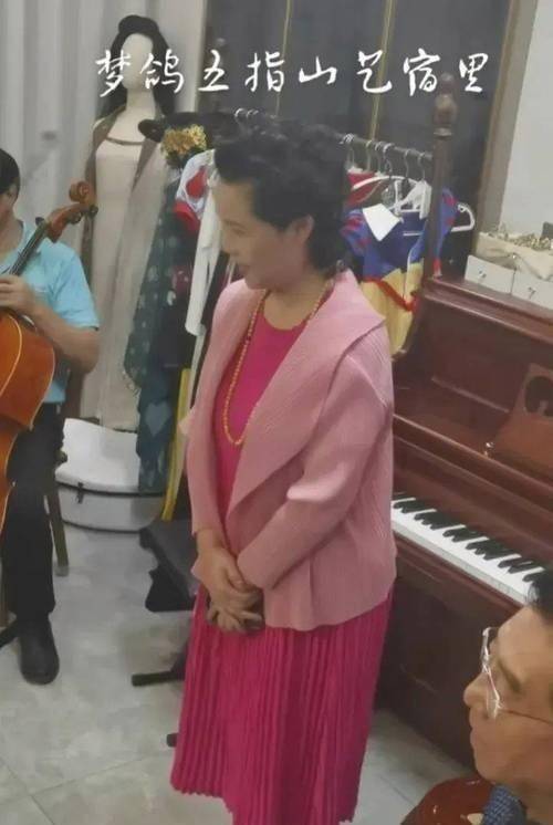 85岁李双江和57岁梦鸽已经定居在海南了 老夫少妻很恩爱