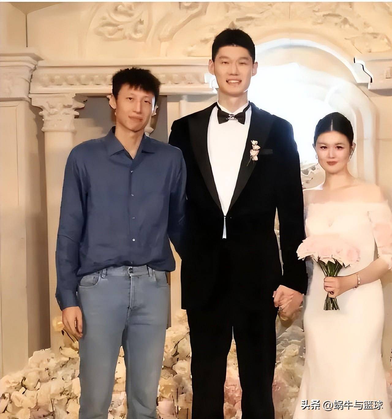 饱受伤病困扰的中国库里,获得5年顶薪合同,和漂亮女友青梅竹马