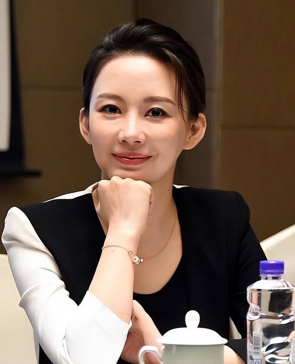 42 岁的九球天后潘晓婷美貌与实力并存,为什么至今单身