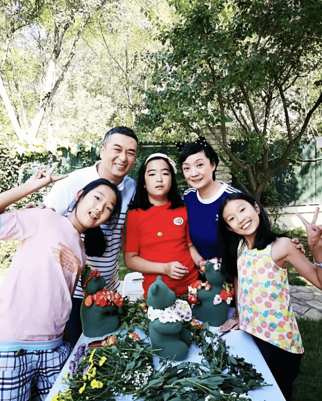 突发！曝张嘉译王海燕离婚，知情者曝离婚原因，最后同框画面曝光-张嘉译的老婆王海燕的前夫是谁