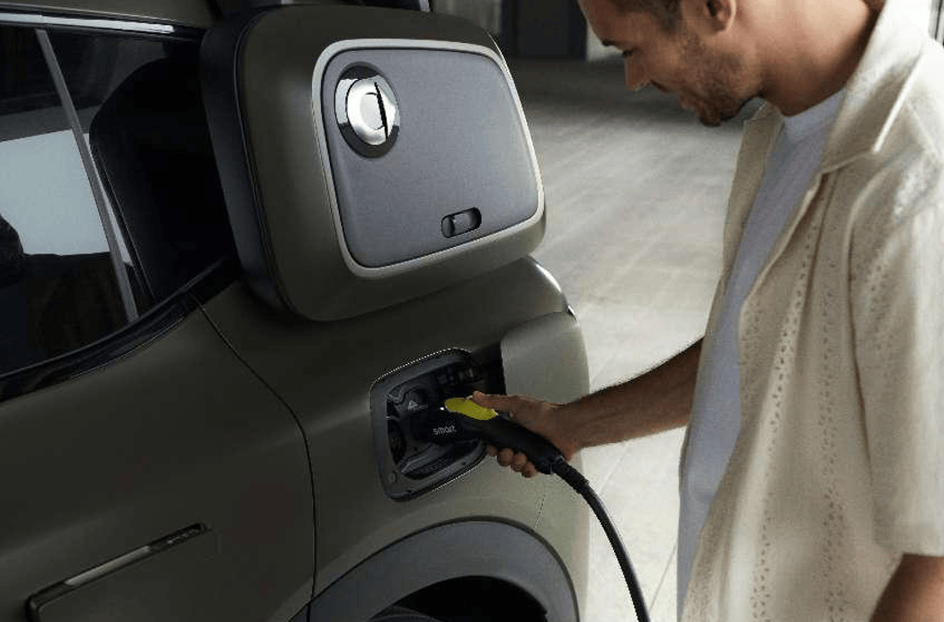 6米最小转弯半径,500毫米涉水深度及轻松攀爬45°陡坡的能力,确保从容