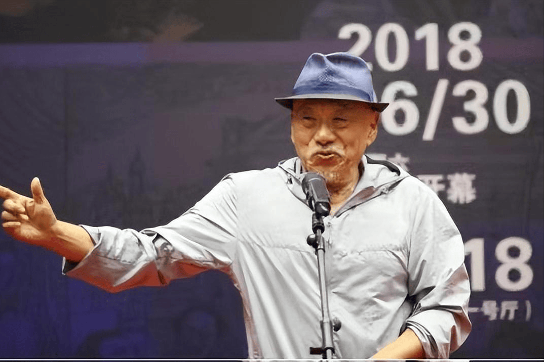 嫁给大自己18岁的凌峰,八十年代青岛美女贺顺顺,她图什么?