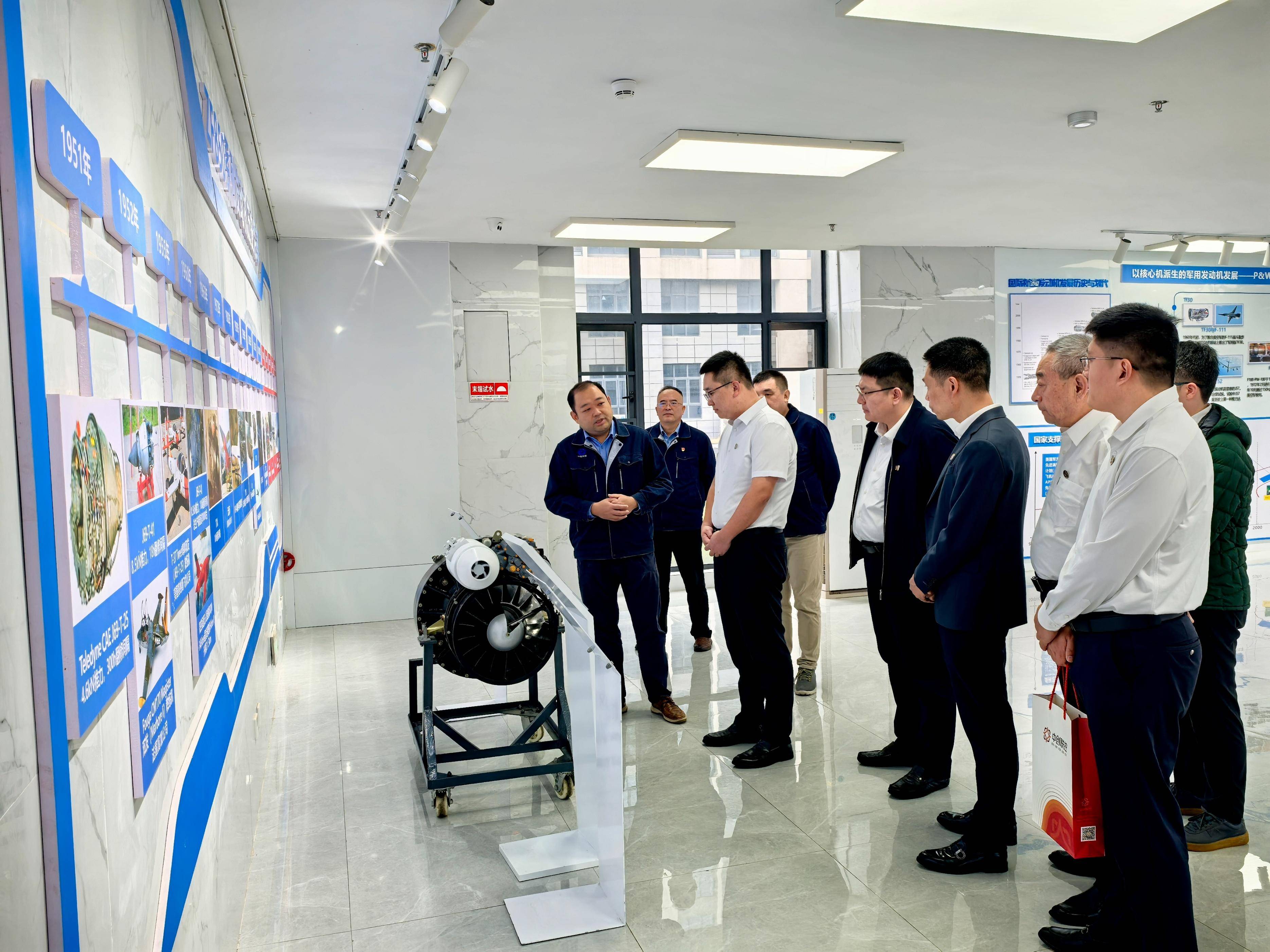 江西中发天信公司总经理赵宇介绍中发天信南昌航空发动机研发生产基地