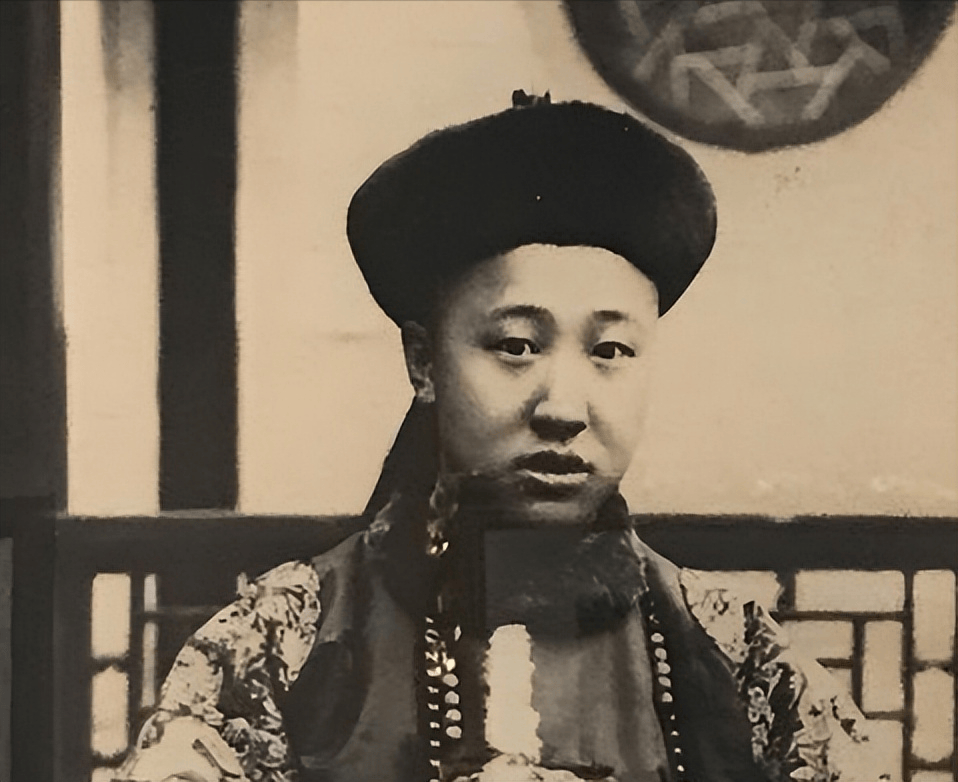 临终前,光绪帝得知下一任皇帝是溥仪,说出了2句让人泪目的话