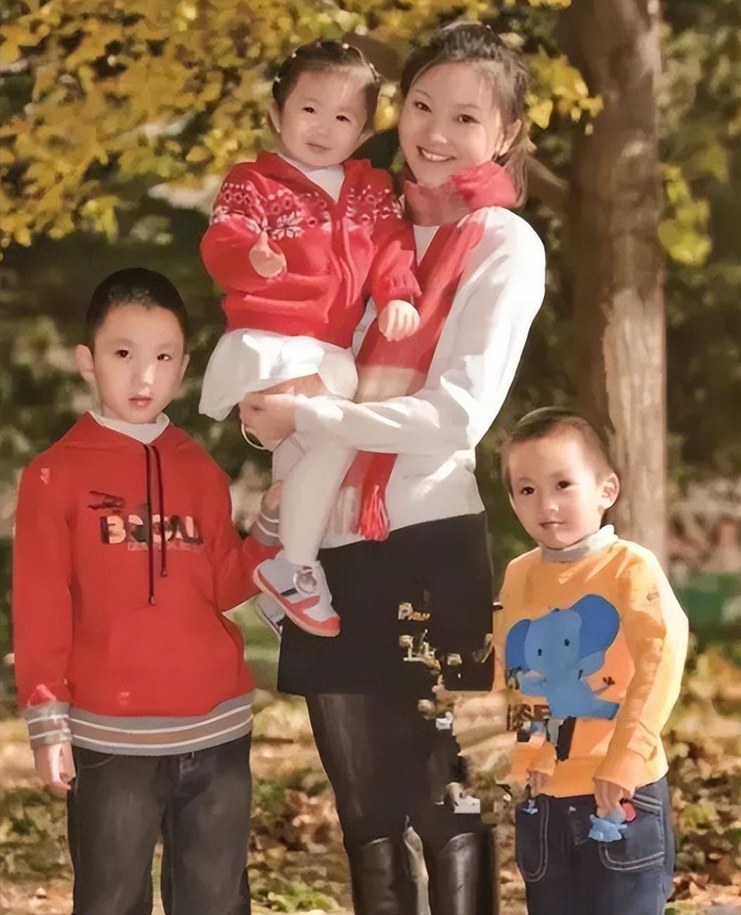为了嫁名导"地下情"12年,19岁未婚先孕,5年拼3胎,她图什么?