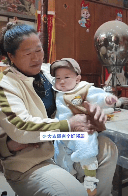 大衣嫂带娃他连看都不看,除了吃喝就是唱歌_朱之文_孩子_陈萌