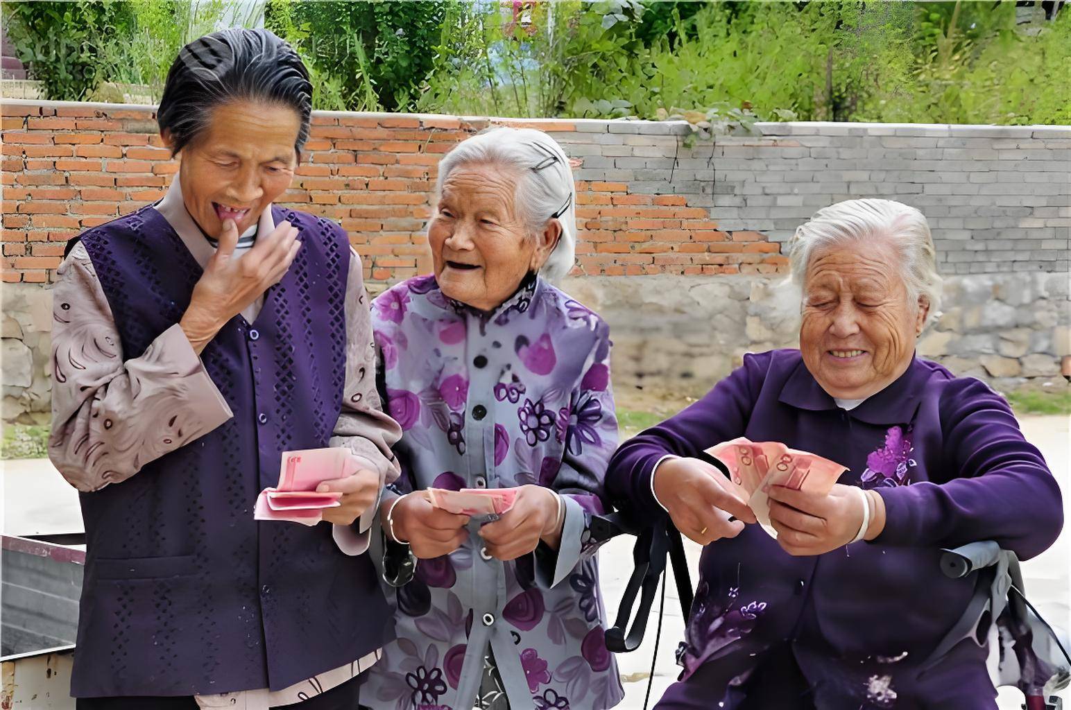 60岁老人生活照片图片